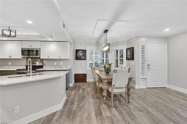 636 Wiggins Bay DR # A14, Naples, FL 34110