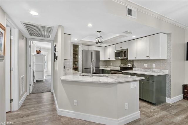 636 Wiggins Bay DR # A14, Naples, FL 34110