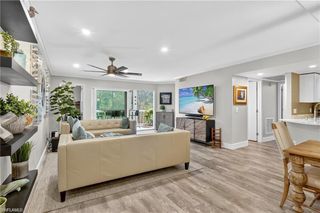 636 Wiggins Bay DR # A14, Naples, FL 34110