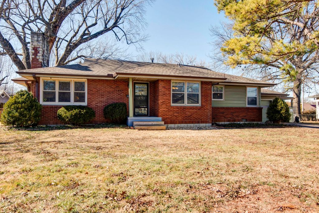 1847 S Collinson Avenue, Springfield, MO 65804