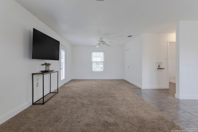 15142 Mesquite St, Lytle, TX 78052