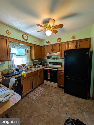 389 OAKWOOD DR, Seven Valleys, PA 17360
