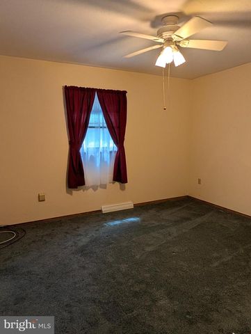 389 OAKWOOD DR, Seven Valleys, PA 17360