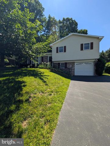 389 OAKWOOD DR, Seven Valleys, PA 17360