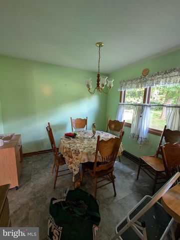 389 OAKWOOD DR, Seven Valleys, PA 17360
