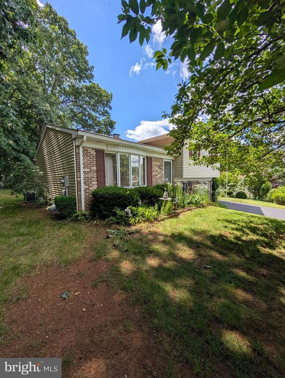 389 OAKWOOD DR, Seven Valleys, PA 17360