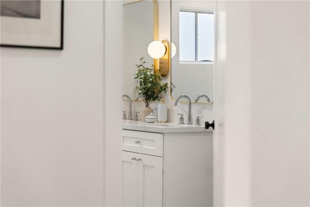 5732 Hillcrest Drive, Los Angeles, CA 90043