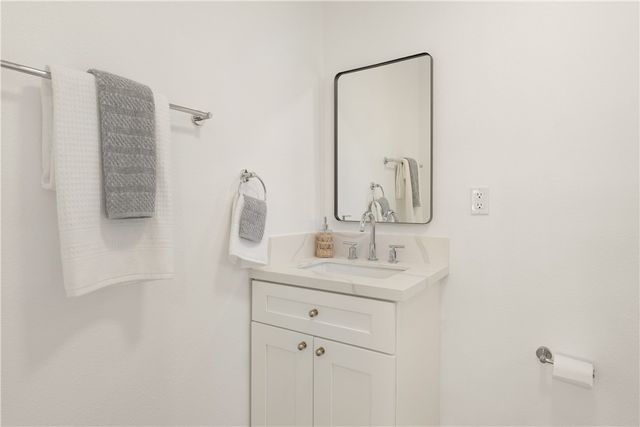 5732 Hillcrest Drive, Los Angeles, CA 90043