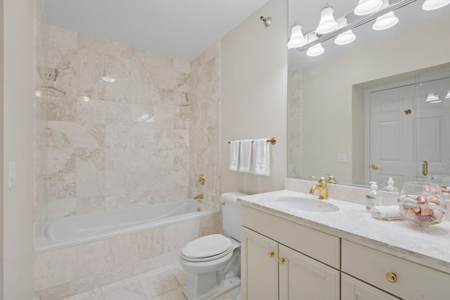 25 E Superior Street 3903, Chicago, IL 60611