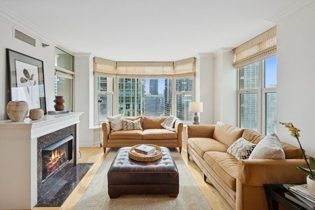 25 E Superior Street 3903, Chicago, IL 60611