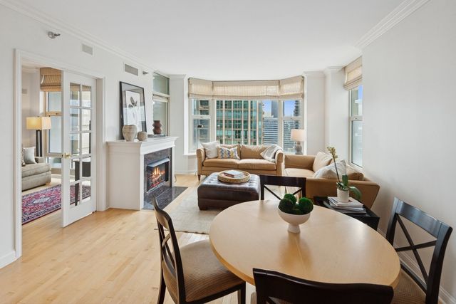 25 E Superior Street 3903, Chicago, IL 60611