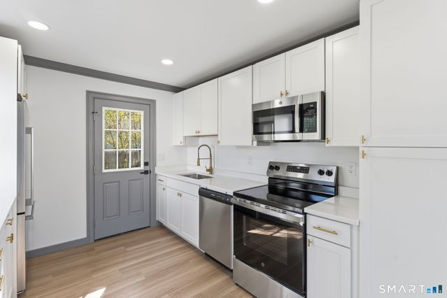 25 Flint Court, Groton, CT 06340