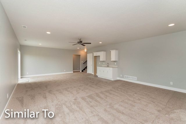 9512 NW 82nd Avenue, Johnston, IA 50131