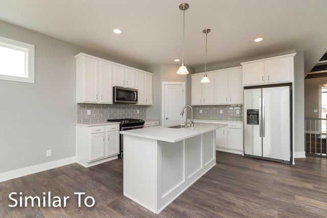 9512 NW 82nd Avenue, Johnston, IA 50131