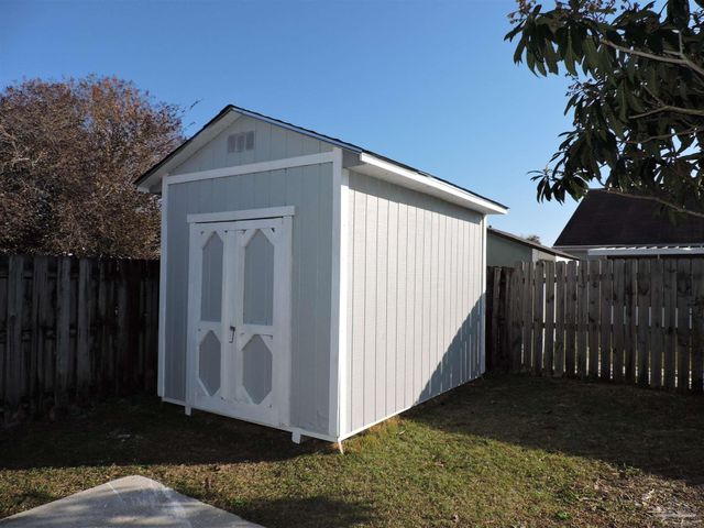 1160 Sweetbriar St, Cantonment, FL 32533