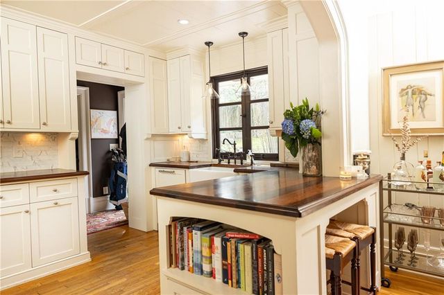 870 Wellesley NW Drive, Atlanta, GA 30305