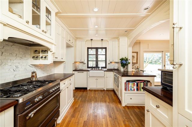 870 Wellesley NW Drive, Atlanta, GA 30305