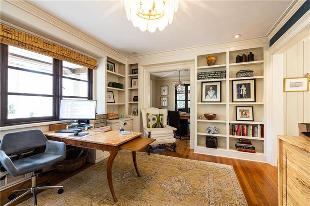 870 Wellesley NW Drive, Atlanta, GA 30305