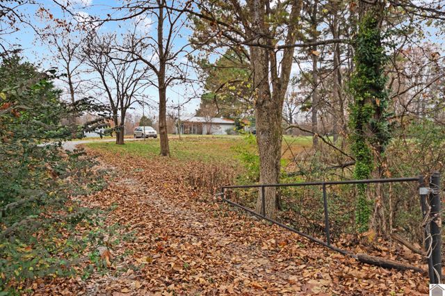 8475 Old Mayfield Rd, Boaz, Mccracken, KY 42027