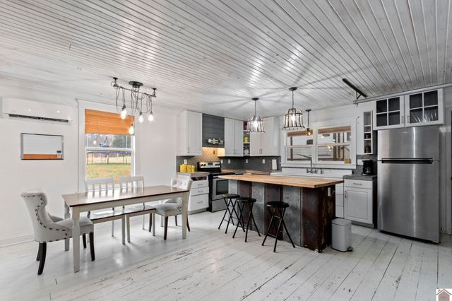 8475 Old Mayfield Rd, Boaz, Mccracken, KY 42027