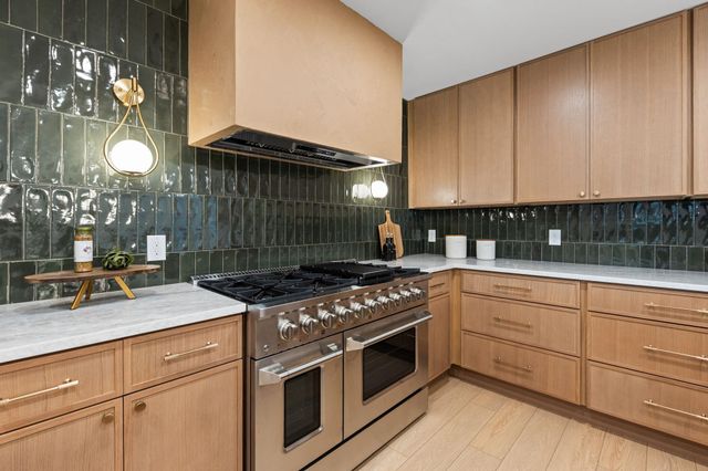 4008 Balcones Woods DR, Austin, TX 78759