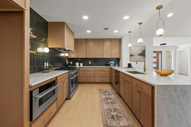 4008 Balcones Woods DR, Austin, TX 78759