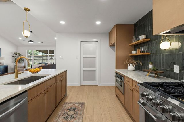 4008 Balcones Woods DR, Austin, TX 78759