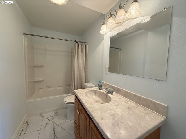 250 44TH St, Springfield, OR 97478