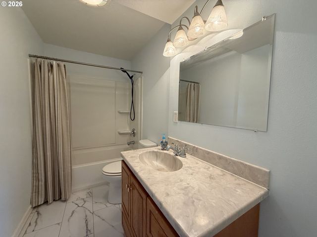 250 44TH St, Springfield, OR 97478