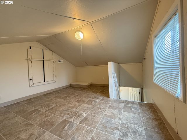 250 44TH St, Springfield, OR 97478