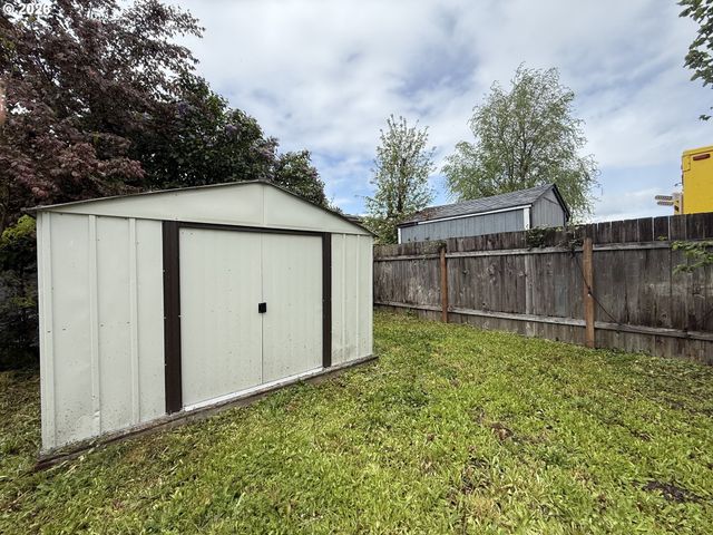 250 44TH St, Springfield, OR 97478