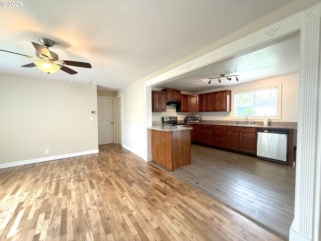 250 44TH St, Springfield, OR 97478