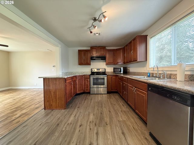 250 44TH St, Springfield, OR 97478