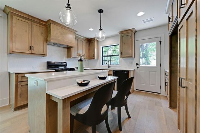 19 E 78th Terrace, Kansas City, MO 64114