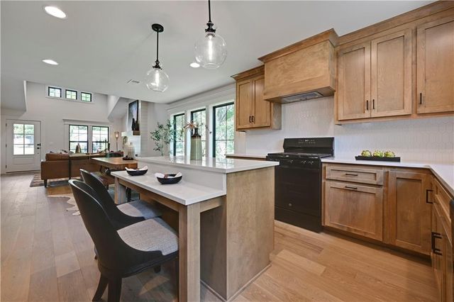 19 E 78th Terrace, Kansas City, MO 64114