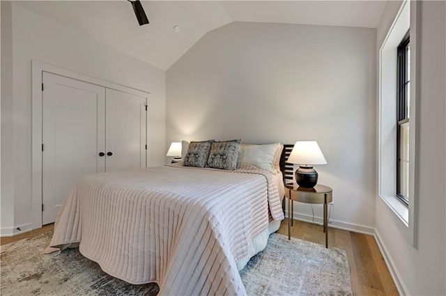 19 E 78th Terrace, Kansas City, MO 64114