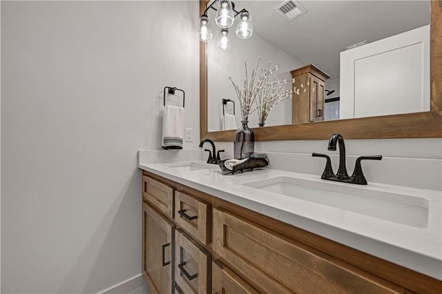 19 E 78th Terrace, Kansas City, MO 64114