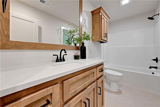 19 E 78th Terrace, Kansas City, MO 64114