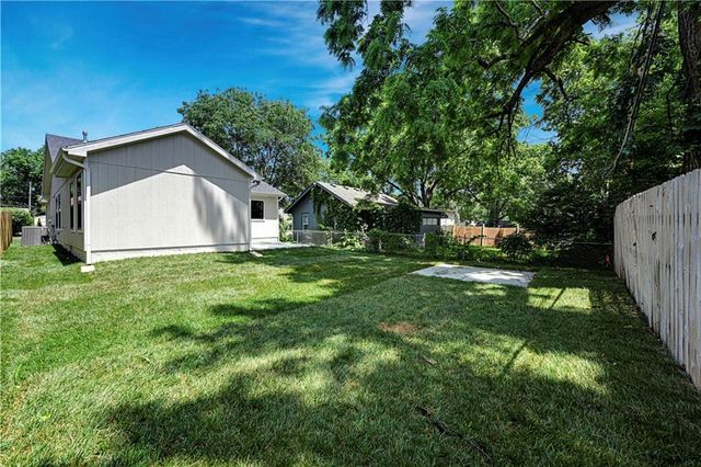 19 E 78th Terrace, Kansas City, MO 64114
