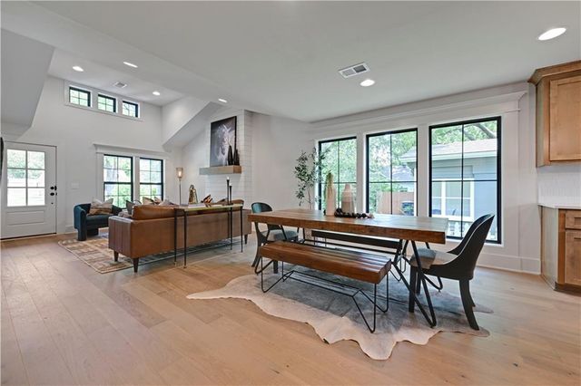 19 E 78th Terrace, Kansas City, MO 64114