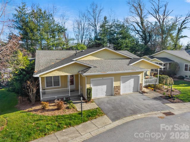 40 Spring Village Lane, Hendersonville, NC 28739