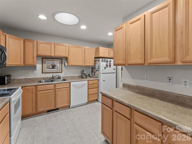 40 Spring Village Lane, Hendersonville, NC 28739