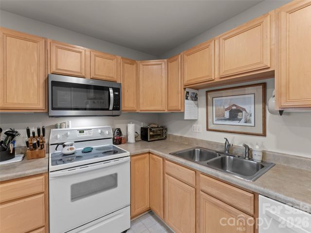 40 Spring Village Lane, Hendersonville, NC 28739