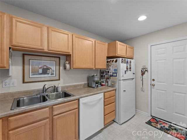 40 Spring Village Lane, Hendersonville, NC 28739