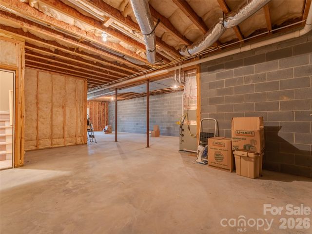 40 Spring Village Lane, Hendersonville, NC 28739