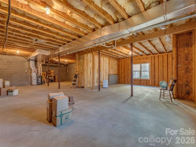 40 Spring Village Lane, Hendersonville, NC 28739