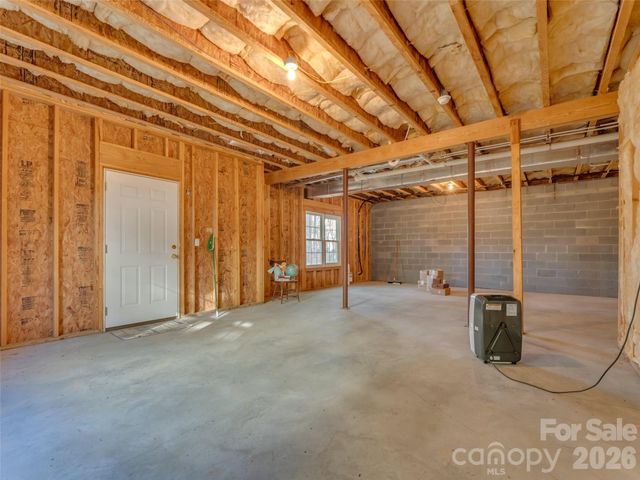 40 Spring Village Lane, Hendersonville, NC 28739