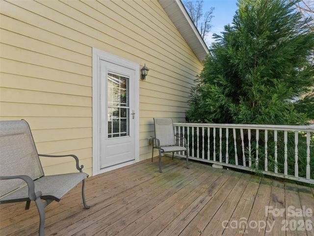 40 Spring Village Lane, Hendersonville, NC 28739