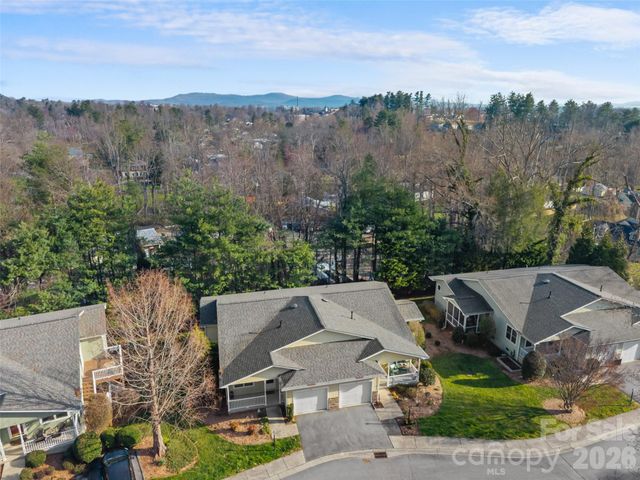 40 Spring Village Lane, Hendersonville, NC 28739