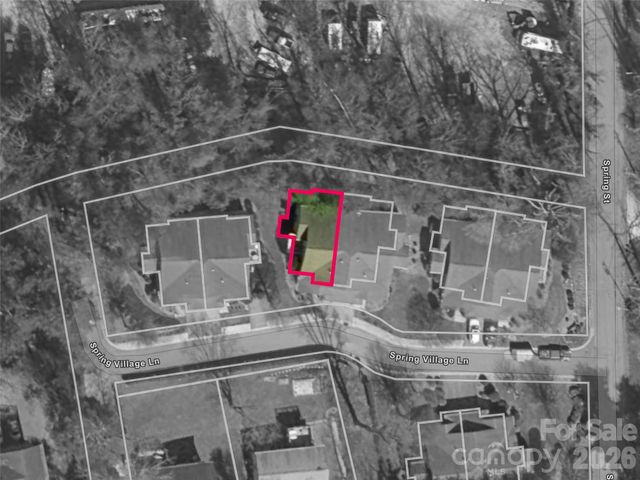 40 Spring Village Lane, Hendersonville, NC 28739